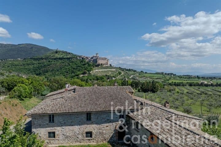 House for sale in Assisi, Italy - Image 9