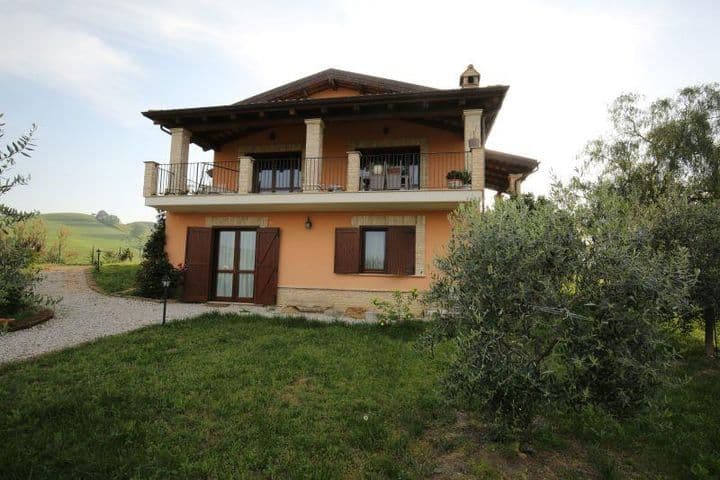 6 bedrooms house for sale in Pineto, Italy