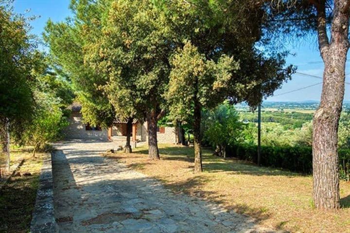 4 bedrooms house for sale in Cortona, Italy - Image 3