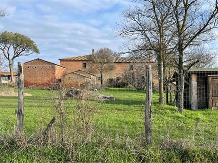 House for sale in Cortona, Italy - Image 6