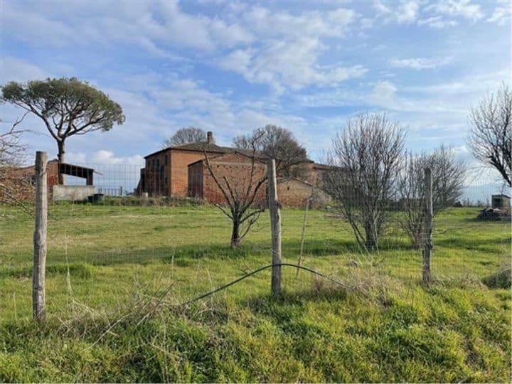 House for sale in Cortona, Italy - Image 10