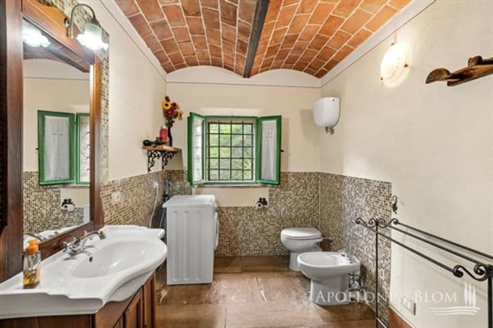 House for sale in Cortona, Italy - Image 10