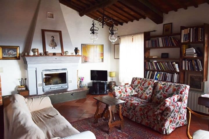 House for sale in Lucca, Italy - Image 8