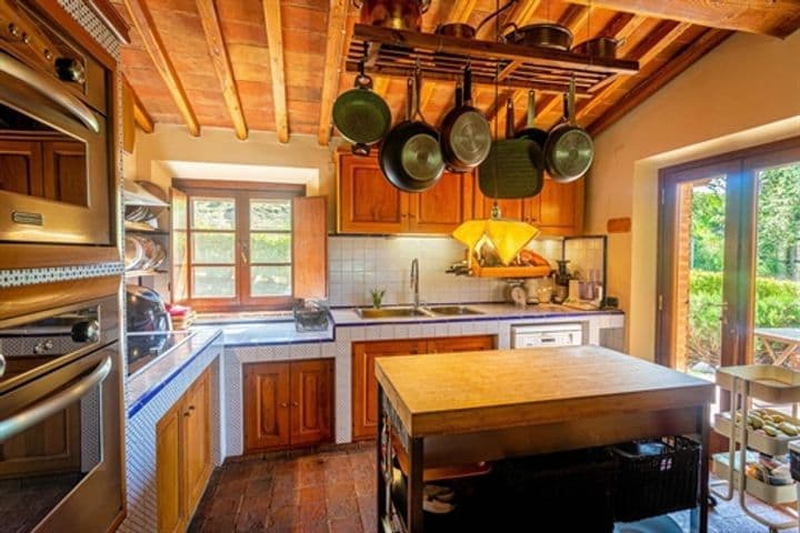 House for sale in Volterra, Italy - Image 11