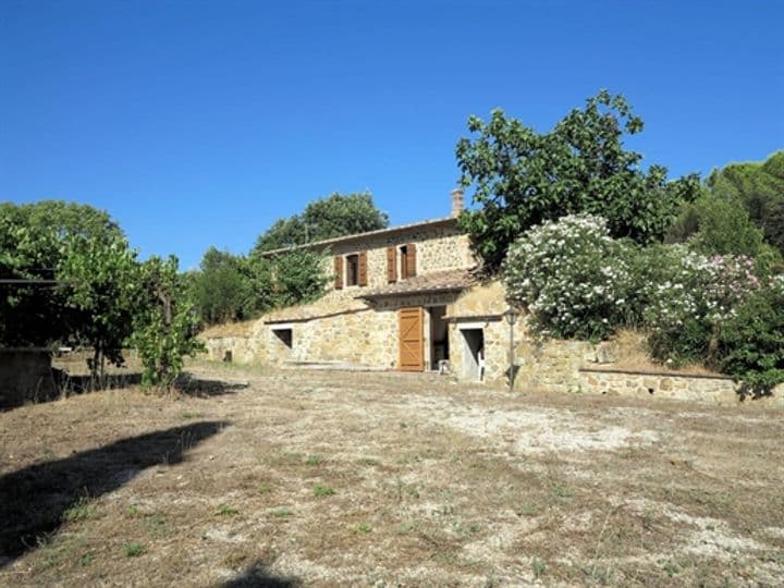 House for sale in Manciano, Italy - Image 2