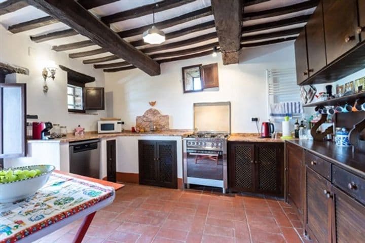 House for sale in Tuoro sul Trasimeno, Italy - Image 9