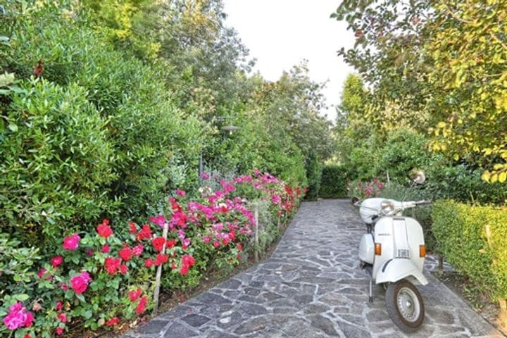 House for sale in Palaia, Italy - Image 12