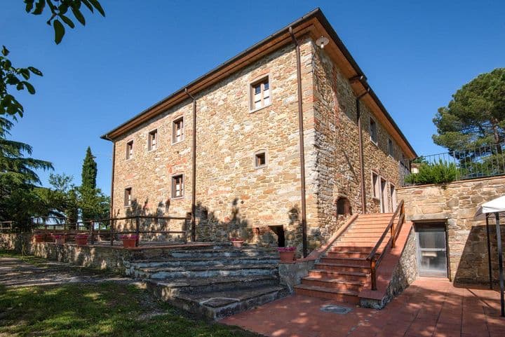 8 bedrooms house for sale in Bucine, Italy - Image 2