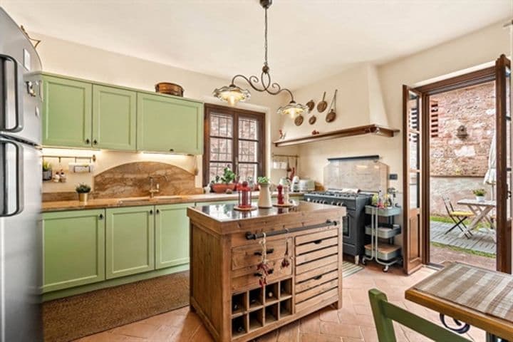 House for sale in Chiusi, Italy - Image 12