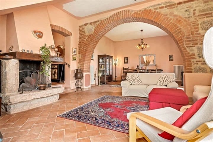 House for sale in Chiusi, Italy - Image 9