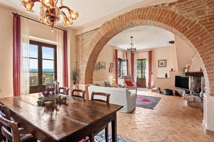 House for sale in Chiusi, Italy - Image 11