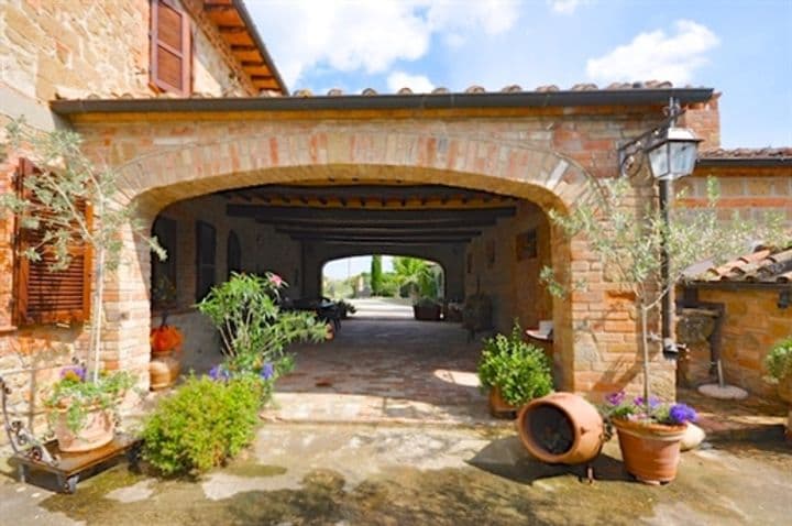 House for sale in Pienza, Italy - Image 12