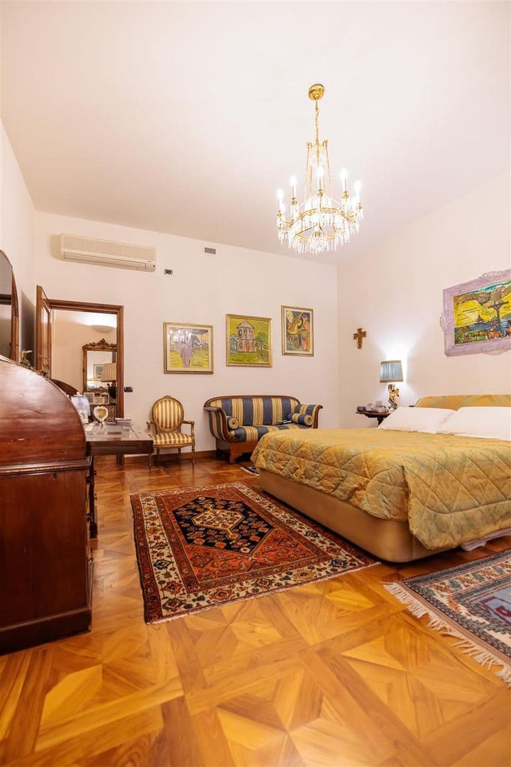 4 bedrooms apartment for sale in Florence, Italy - Image 11