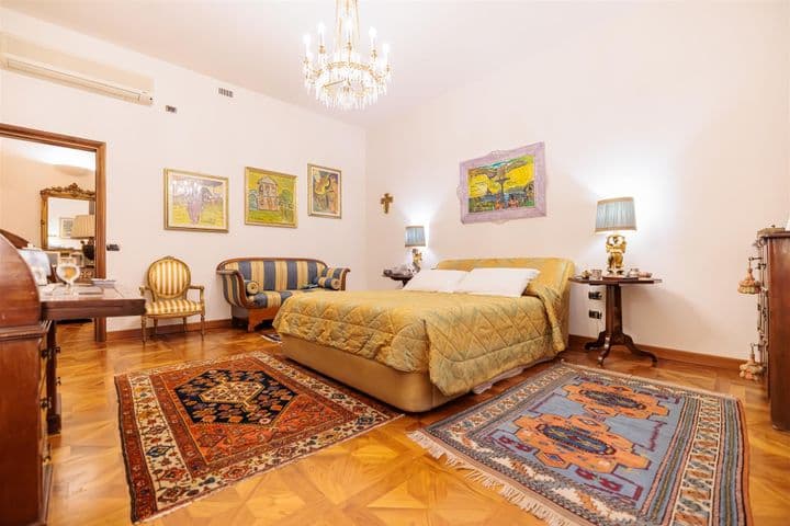 4 bedrooms apartment for sale in Florence, Italy - Image 9