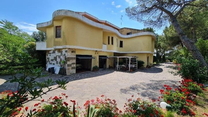 10 bedrooms house for sale in Roseto degli Abruzzi, Italy - Image 2