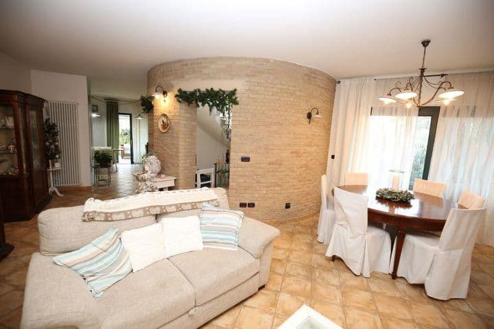 4 bedrooms other for sale in Pineto, Italy - Image 2