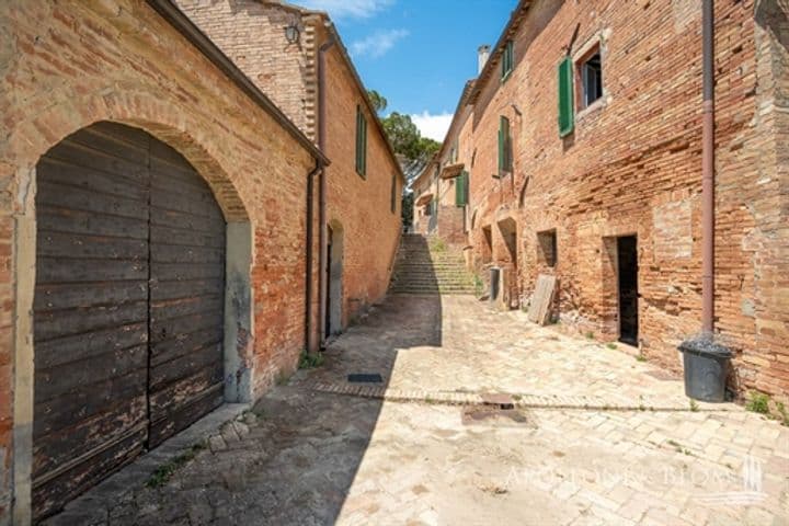 House for sale in Asciano, Italy - Image 4