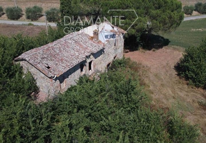 House for sale in Castiglione del Lago, Italy - Image 3