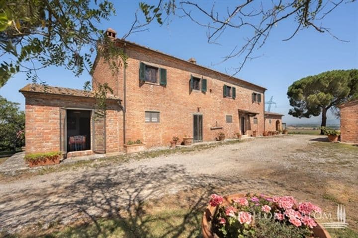 House for sale in Cortona, Italy - Image 9