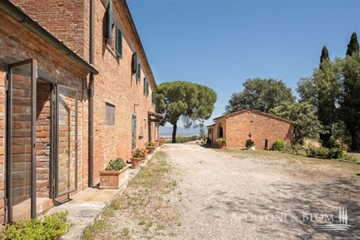 House for sale in Cortona, Italy - Image 10