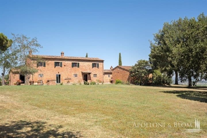 House for sale in Cortona, Italy - Image 8