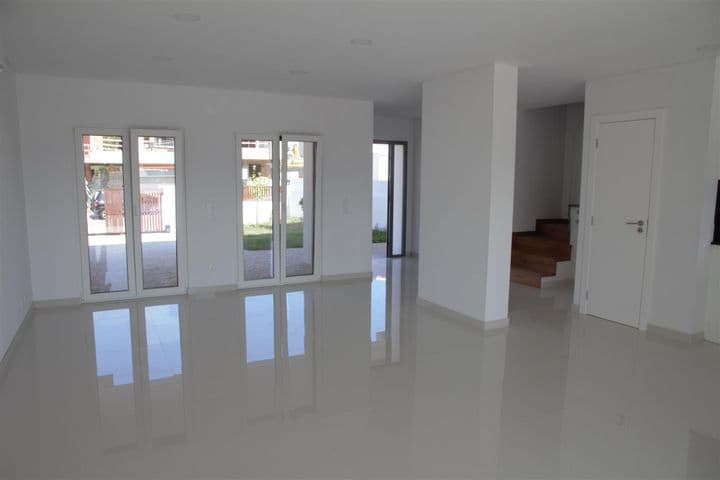 3 bedrooms house for sale in Sesimbra (Castelo), Portugal - Image 6