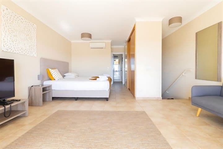 Apartment for sale in Lagoa e Carvoeiro, Portugal - Image 2