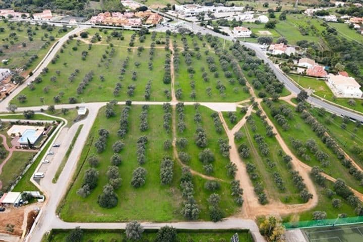 Building for sale in Quarteira, Portugal - Image 5