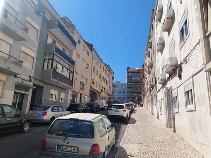 1 bedroom apartment for sale in Lisbon, Portugal - Image 11