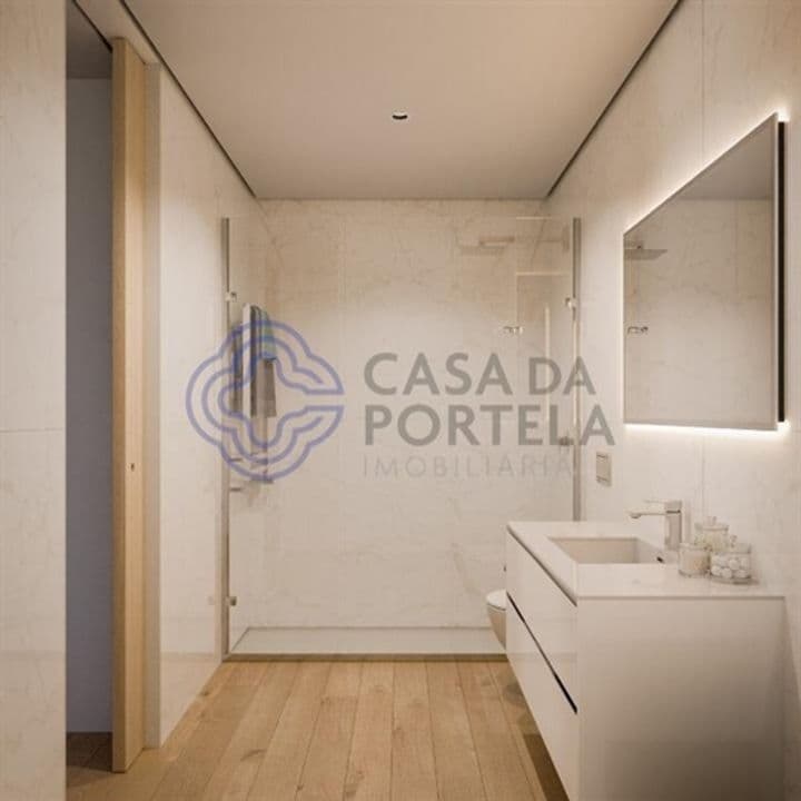 Apartment for sale in Oliveira Do Douro, Portugal - Image 4