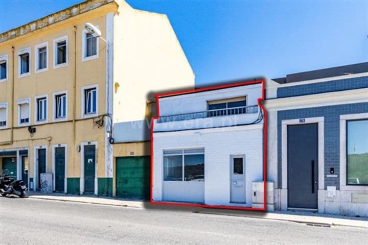 Building for sale in Campo de Ourique, Portugal - Image 7