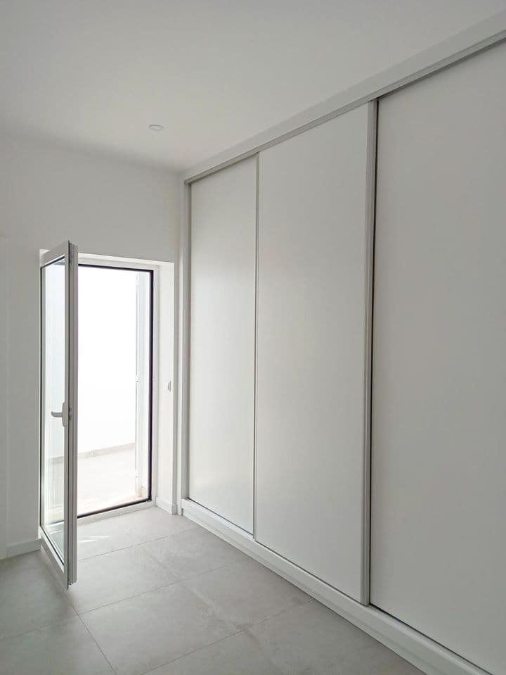 1 bedroom house for sale in Faro (Se e Sao Pedro), Portugal - Image 2
