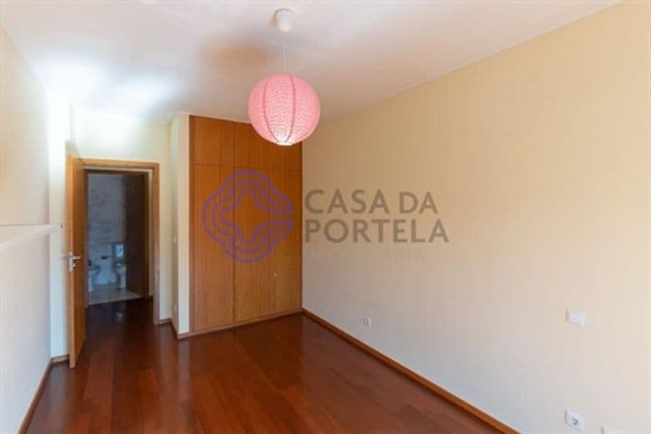 Apartment for sale in Oliveira Do Douro, Portugal - Image 9