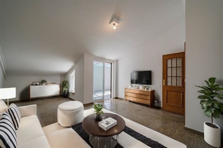 1 bedroom apartment for sale in Lisbon, Portugal - Image 2