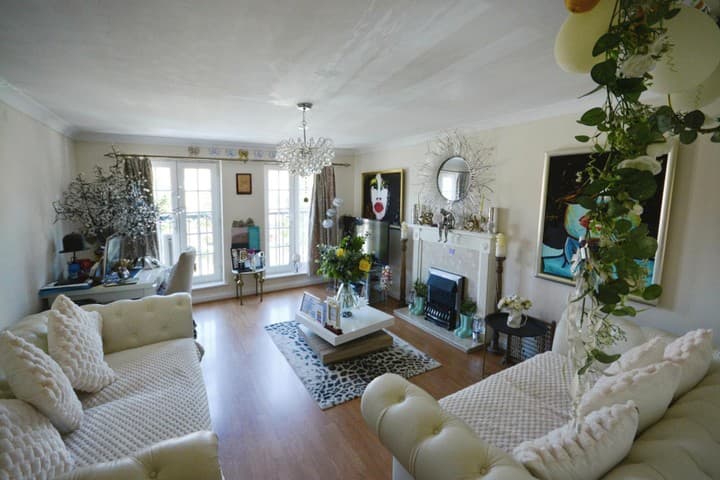 4 bedrooms house for sale in Waltham Cross, United Kingdom - Image 4