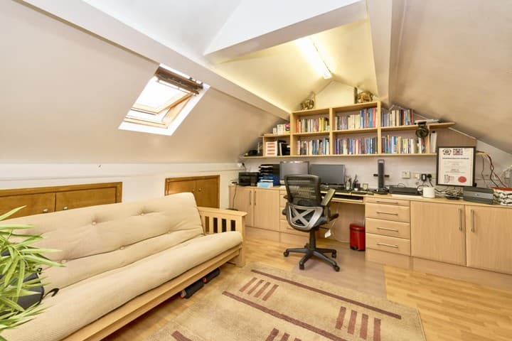 4 bedrooms house for sale in London, United Kingdom - Image 10