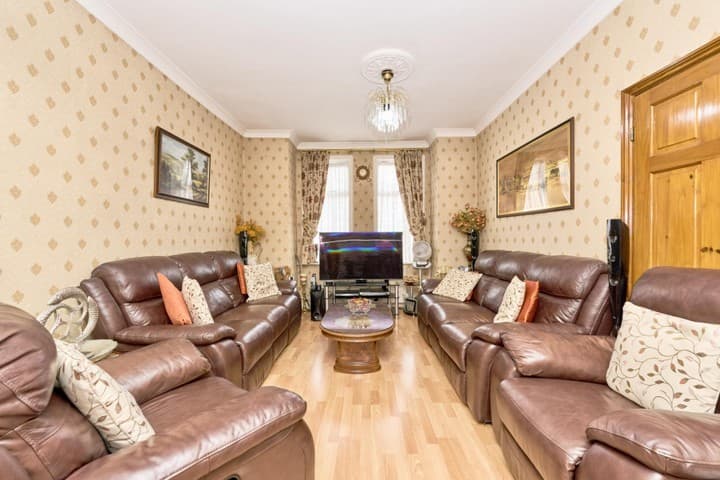 4 bedrooms house for sale in London, United Kingdom - Image 3