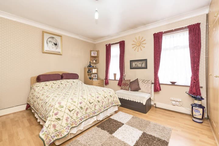 4 bedrooms house for sale in London, United Kingdom - Image 8