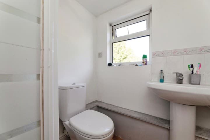 4 bedrooms house for sale in Ilford, United Kingdom - Image 7