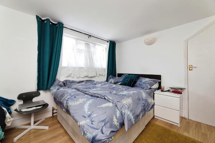 4 bedrooms house for sale in Ilford, United Kingdom - Image 8