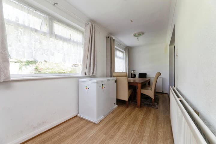 4 bedrooms house for sale in Ilford, United Kingdom - Image 14