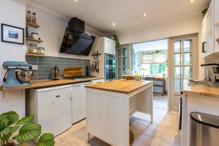 4 bedrooms house for sale in London, United Kingdom - Image 4