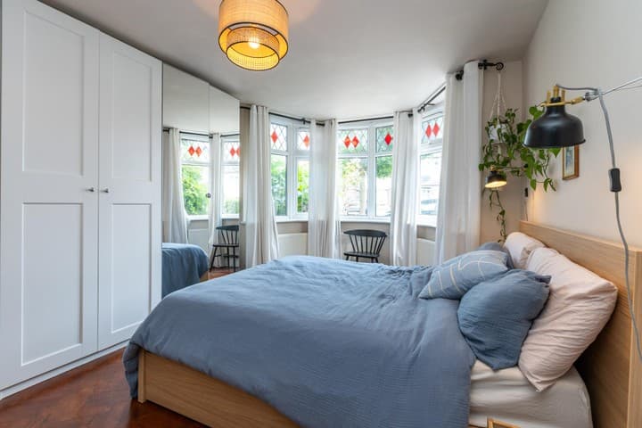 4 bedrooms house for sale in London, United Kingdom - Image 13