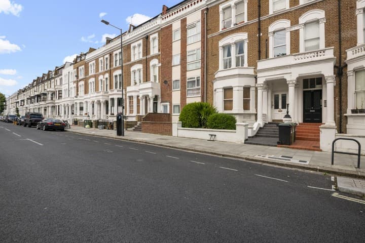 1 bedroom apartment for sale in London, United Kingdom - Image 19