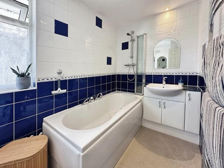 3 bedrooms house for sale in Waterlooville, United Kingdom - Image 16