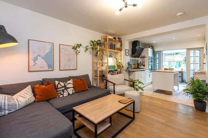 4 bedrooms house for sale in London, United Kingdom - Image 3