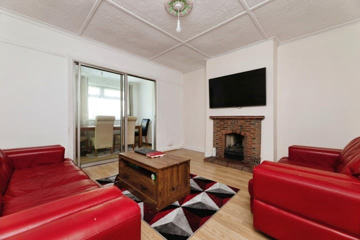 4 bedrooms house for sale in Ilford, United Kingdom - Image 4