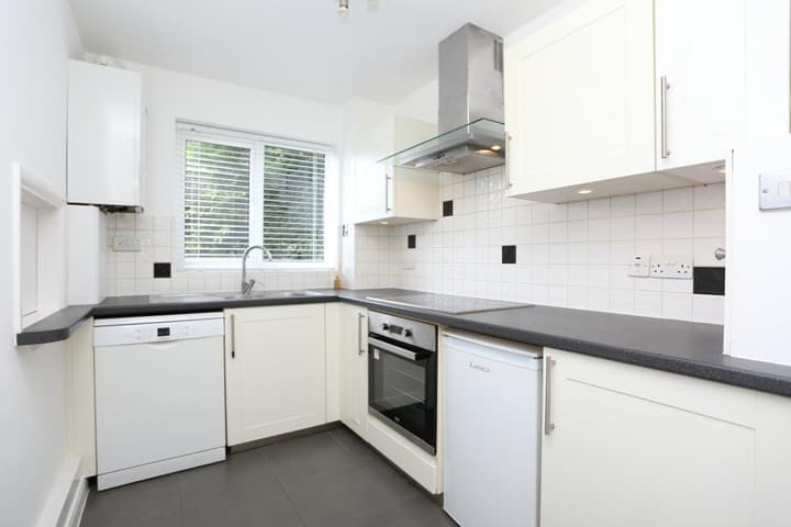 1 bedroom apartment for sale in Chislehurst, United Kingdom - Image 2