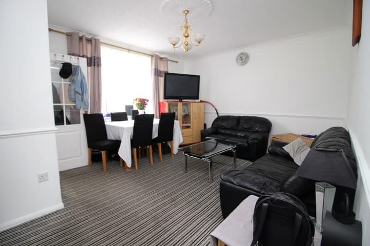 3 bedrooms house for sale in Dagenham, United Kingdom - Image 3