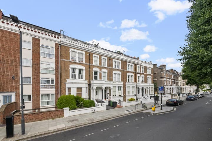 1 bedroom apartment for sale in London, United Kingdom - Image 18